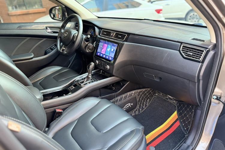 Used Dongfeng Fengon 580 2016 Revised Version 1.5T CVT Luxury Edition Interior 8