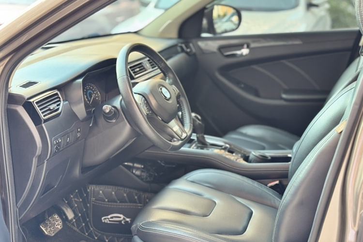 Used Dongfeng Fengon 580 2016 Revised Version 1.5T CVT Luxury Edition Interior 9