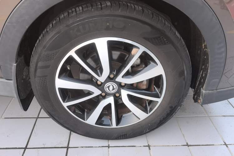 Used Dongfeng Fengon 580 2016 1.5T Manual Luxury Edition Left Front Wheel Hub