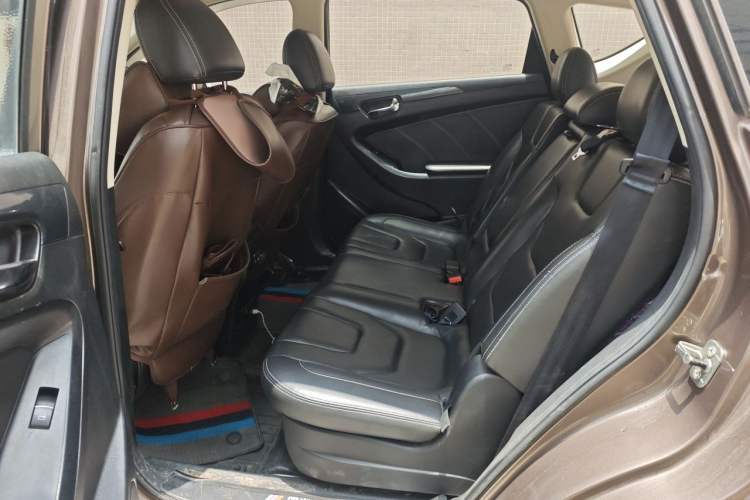 Used Dongfeng Fengon 580 2016 1.5T Manual Luxury Edition Left Rear Seat