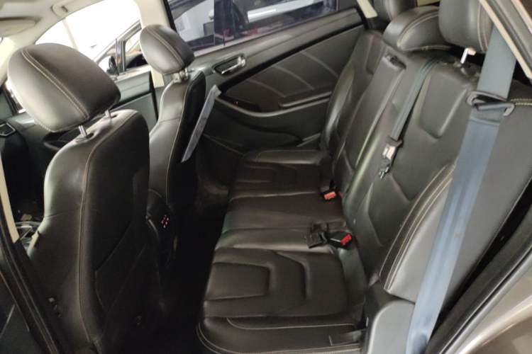 Used Dongfeng Fengon 580 2016 1.5T Manual Luxury Edition Left Rear Seat