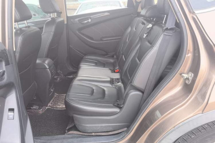 Used Dongfeng Fengon 580 2016 1.5T Manual Comfort Model Left Rear Seat