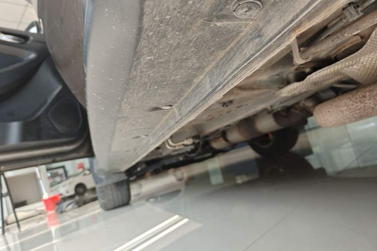 Used Dongfeng Fengon 580 2016 1.8L Manual Comfort Model Left Side Sill