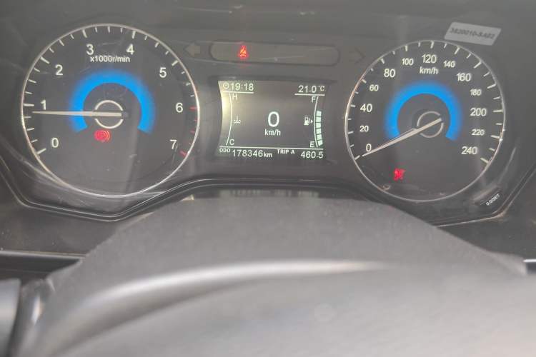 Used Dongfeng Fengon 580 2016 1.5T Manual Luxury Edition Odometer Close Up