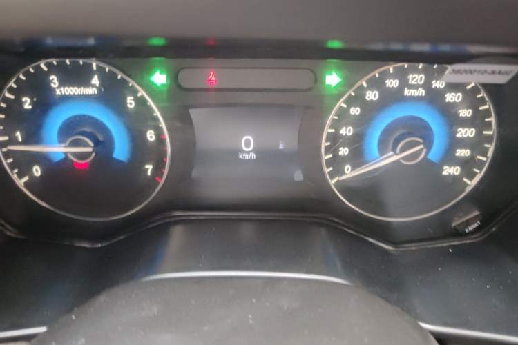 Used Dongfeng Fengon 580 2016 1.5T Manual Luxury Edition Odometer Close Up