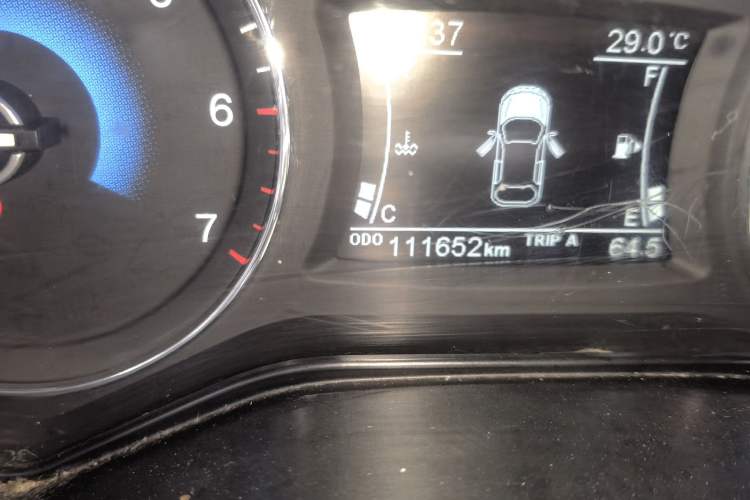 Used Dongfeng Fengon 580 2016 1.5T Manual Comfort Model Odometer Close Up