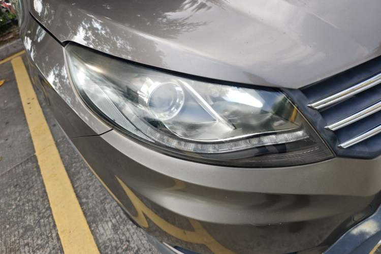 Used Dongfeng Fengon 580 2016 1.5T Manual Luxury Edition Right Front Headlight