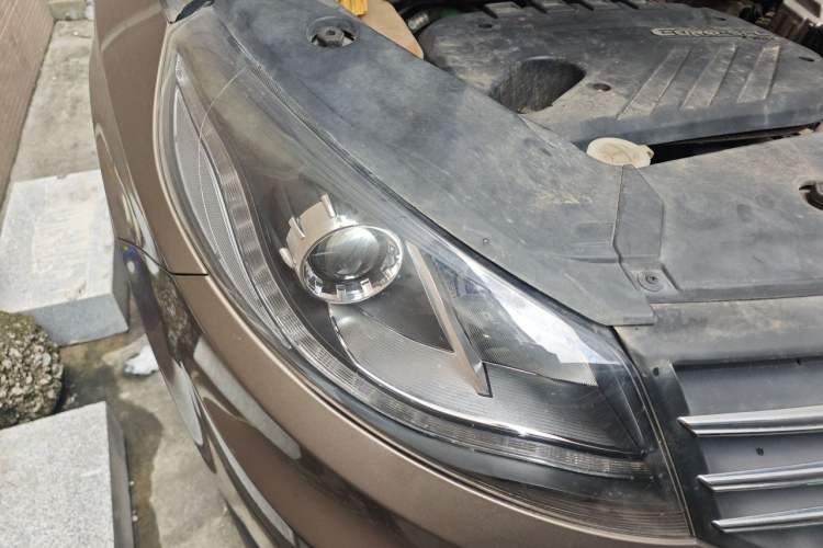 Used Dongfeng Fengon 580 2016 1.5T Manual Luxury Edition Right Front Headlight