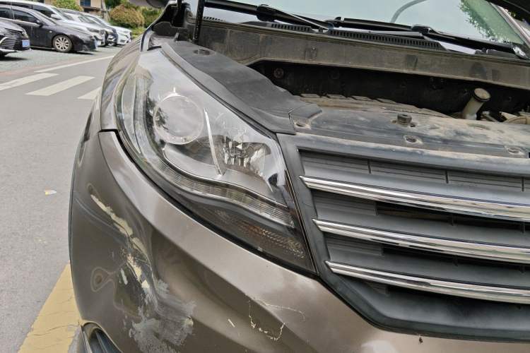 Used Dongfeng Fengon 580 2016 1.5T Manual Luxury Edition Right Front Headlight