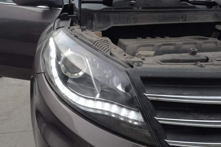 Used Dongfeng Fengon 580 2016 1.5T Manual Comfort Model Right Front Headlight