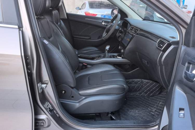 Used Dongfeng Fengon 580 2016 1.5T Manual Luxury Edition Right Front Seat