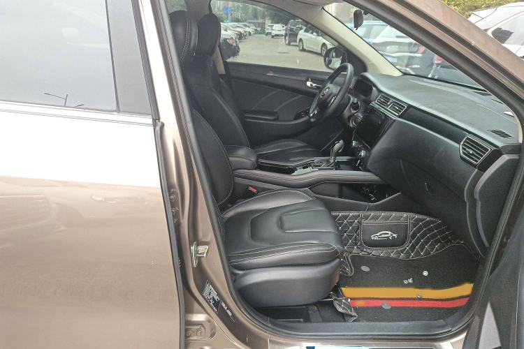 Used Dongfeng Fengon 580 2016 Revised Version 1.5T CVT Luxury Edition Right Front Seat