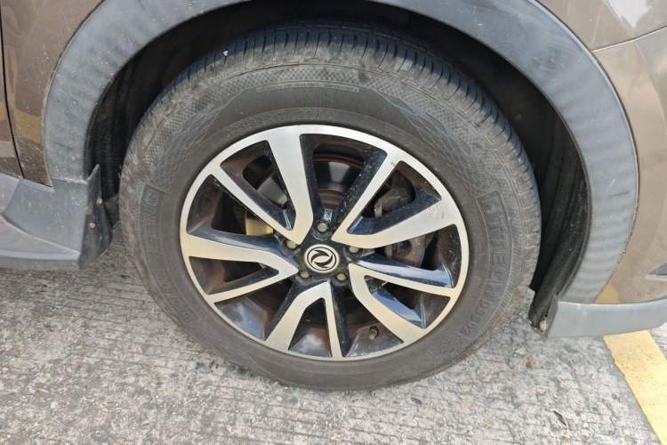 Used Dongfeng Fengon 580 2016 1.5T Manual Luxury Edition Right Front Wheel Hub