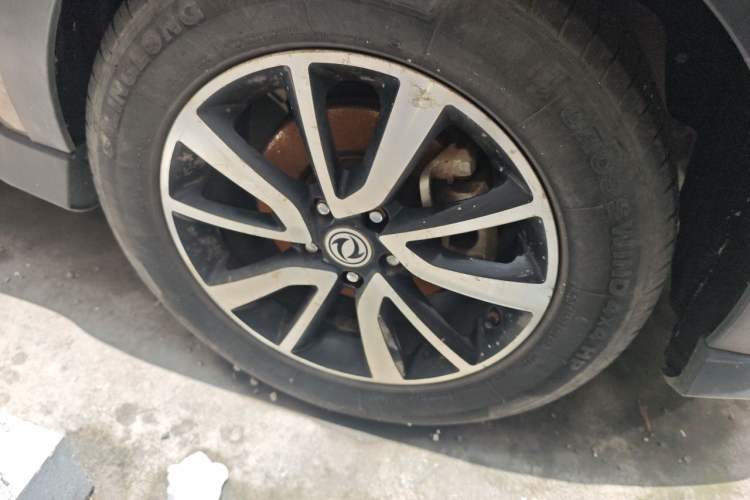 Used Dongfeng Fengon 580 2016 1.5T Manual Luxury Edition Right Front Wheel Hub
