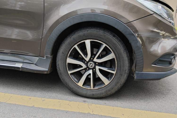 Used Dongfeng Fengon 580 2016 1.5T Manual Luxury Edition Right Front Wheel Hub