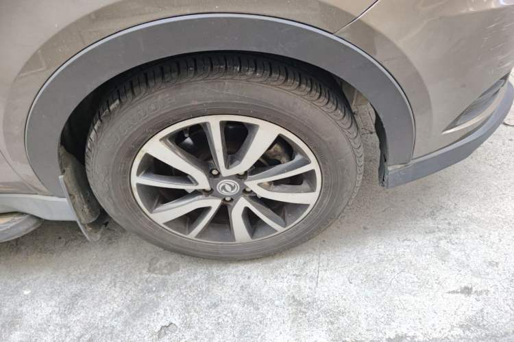 Used Dongfeng Fengon 580 2016 1.5T Manual Luxury Edition Right Front Wheel Hub
