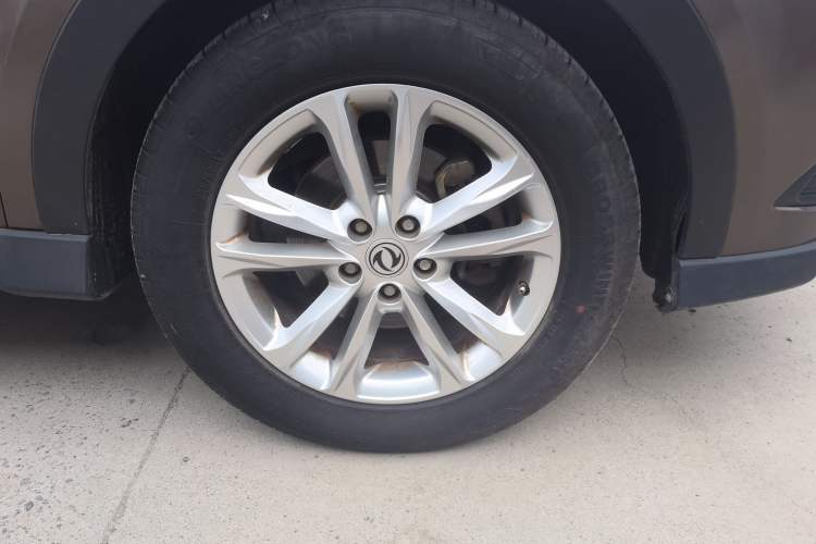 Used Dongfeng Fengon 580 2016 1.5T Manual Comfort Model Right Front Wheel Hub