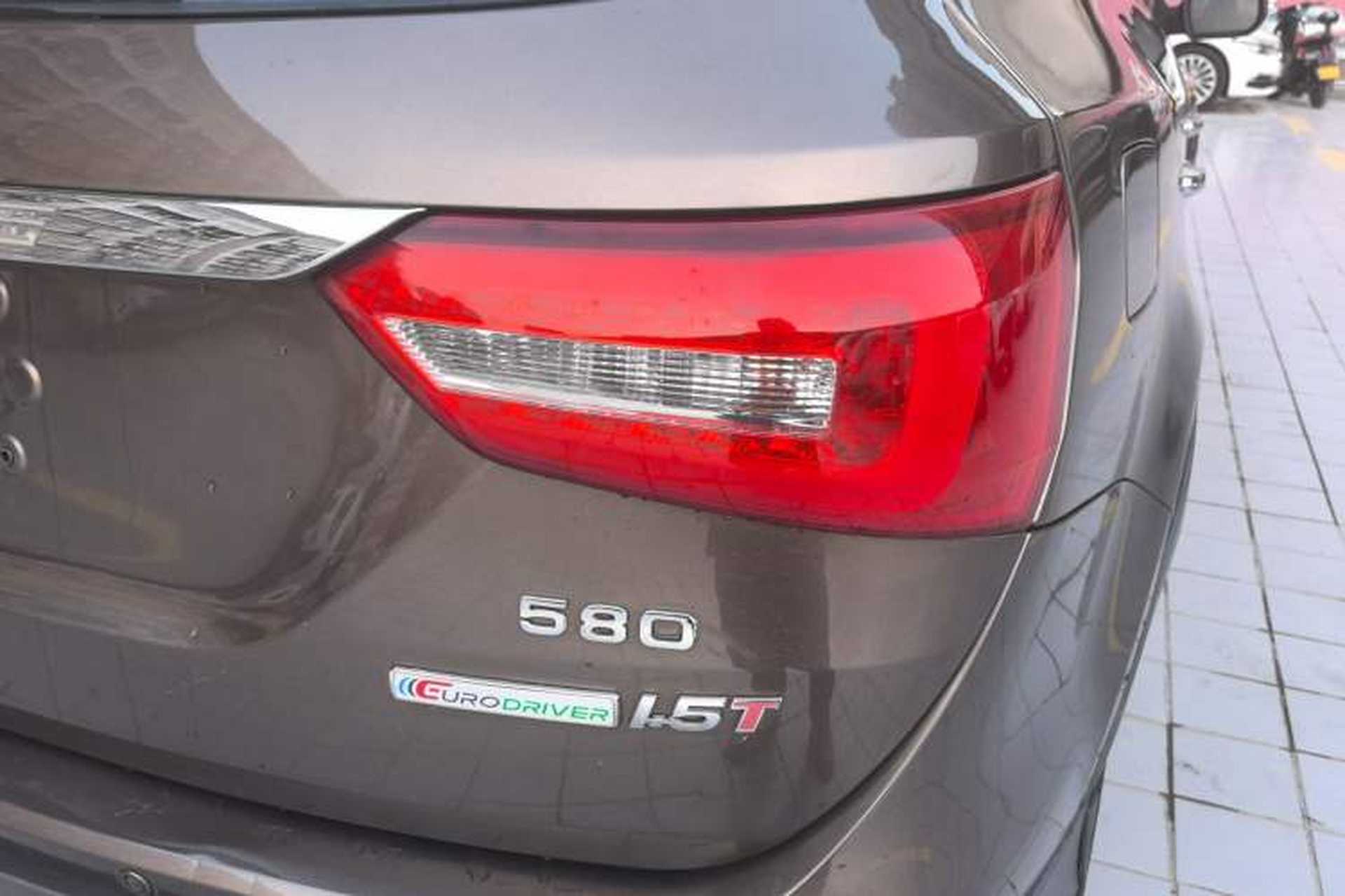 Used Dongfeng Fengon 580 2016 1.5T Manual Luxury Edition Right Rear Taillight