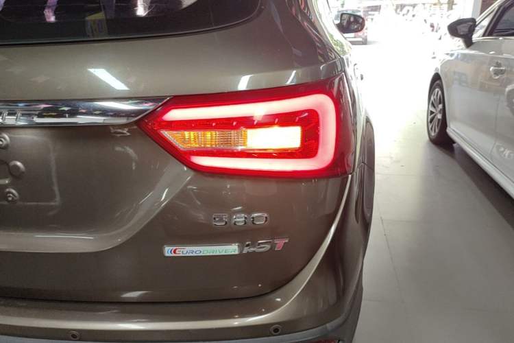 Used Dongfeng Fengon 580 2016 1.5T Manual Luxury Edition Right Rear Taillight