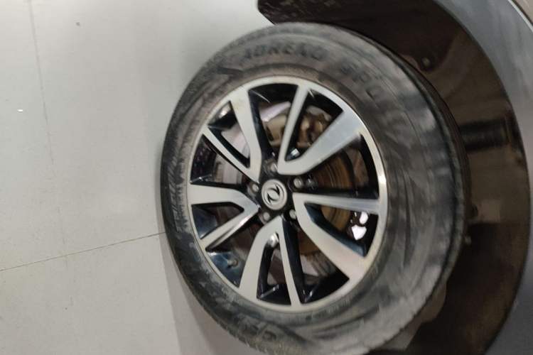 Used Dongfeng Fengon 580 2016 1.5T Manual Luxury Edition Right Rear Wheel Hub