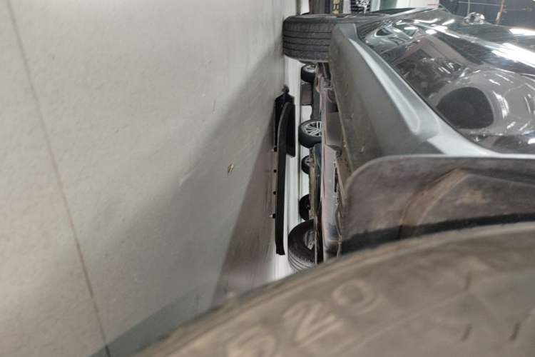 Used Dongfeng Fengon 580 2016 1.5T Manual Luxury Edition Right Side Sill