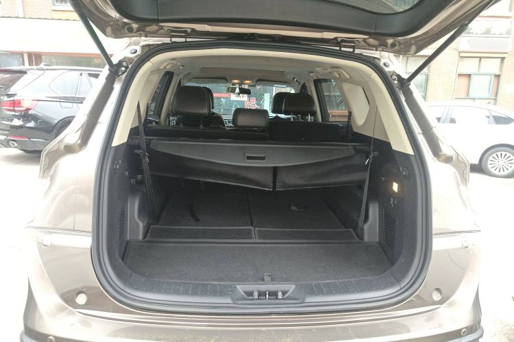 Used Dongfeng Fengon 580 2016 Revised Version 1.5T CVT Luxury Edition Trunk