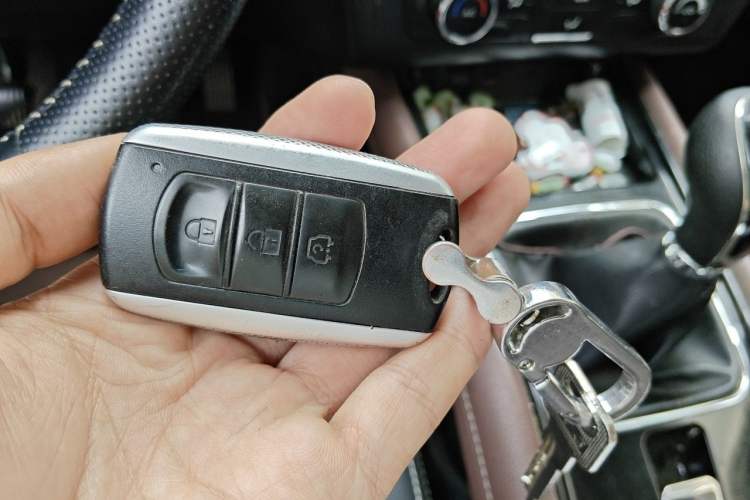 Used Dongfeng Fengon 580 2016 1.5T Manual Luxury Edition Vehicle Key