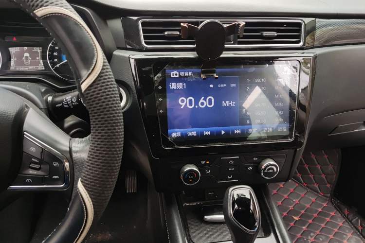 Used Dongfeng Fengon 580 2016 Revised Version 1.5T CVT Luxury Edition Audio And AC Panel