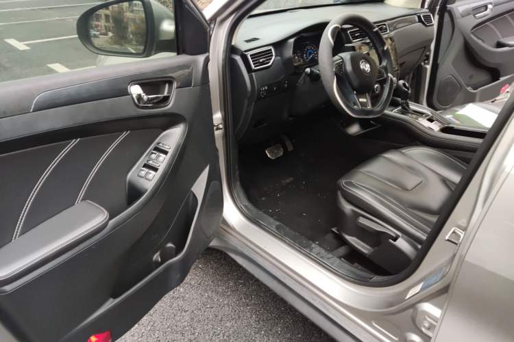 Used Dongfeng Fengon 580 2016 Revised Version 1.5T CVT Luxury Edition Driver Seat