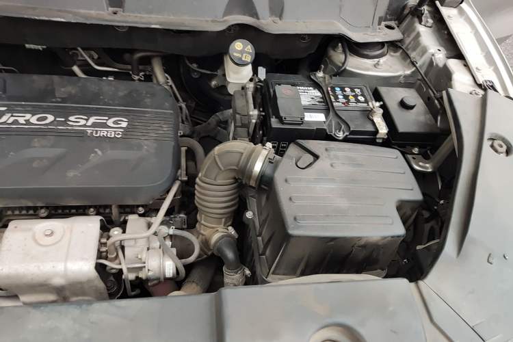 Used Dongfeng Fengon 580 2016 Revised Version 1.5T CVT Luxury Edition Engine Bay Left