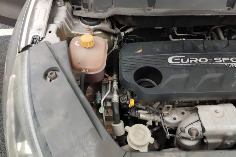 Used Dongfeng Fengon 580 2016 Revised Version 1.5T CVT Luxury Edition Engine Bay Right
