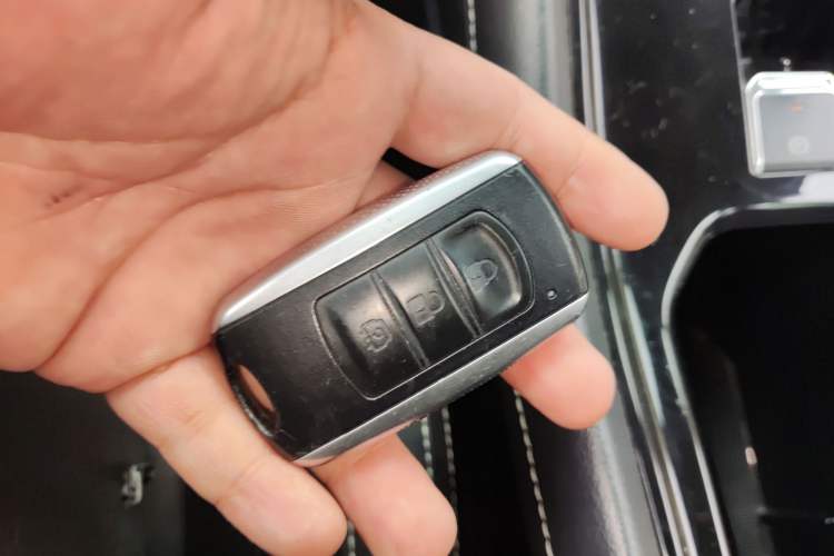 Used Dongfeng Fengon 580 2016 Revised Version 1.5T CVT Luxury Edition Vehicle Key