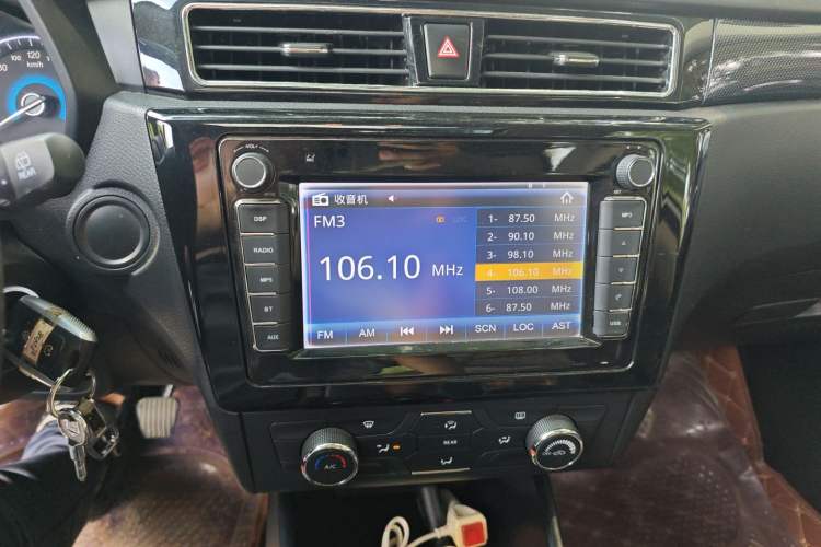 Used Dongfeng Fengon 580 2016 1.8L Manual Comfort Model Audio And AC Panel