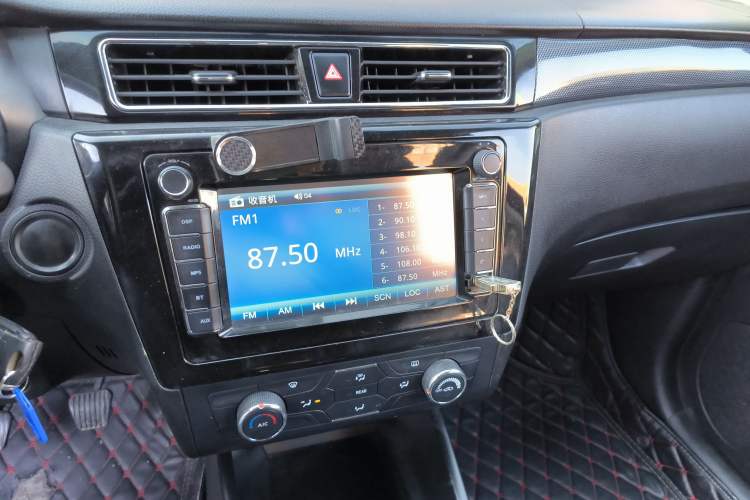 Used Dongfeng Fengon 580 2016 1.8L Manual Comfort Model Audio And AC Panel