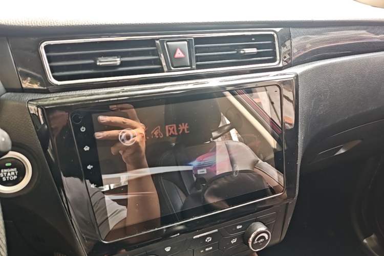 Used Dongfeng Fengon 580 2016 1.5T Manual Luxury Edition Audio And AC Panel