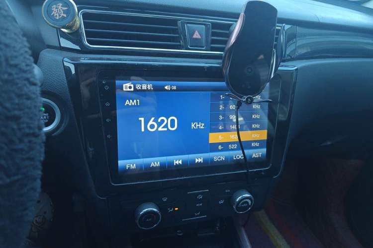 Used Dongfeng Fengon 580 2016 1.5T Manual Luxury Edition Audio And AC Panel