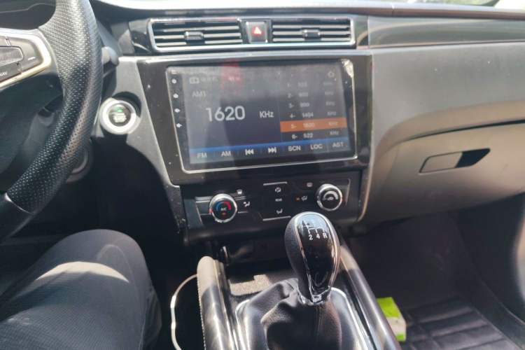 Used Dongfeng Fengon 580 2016 1.8L Manual Comfort Model Audio And AC Panel