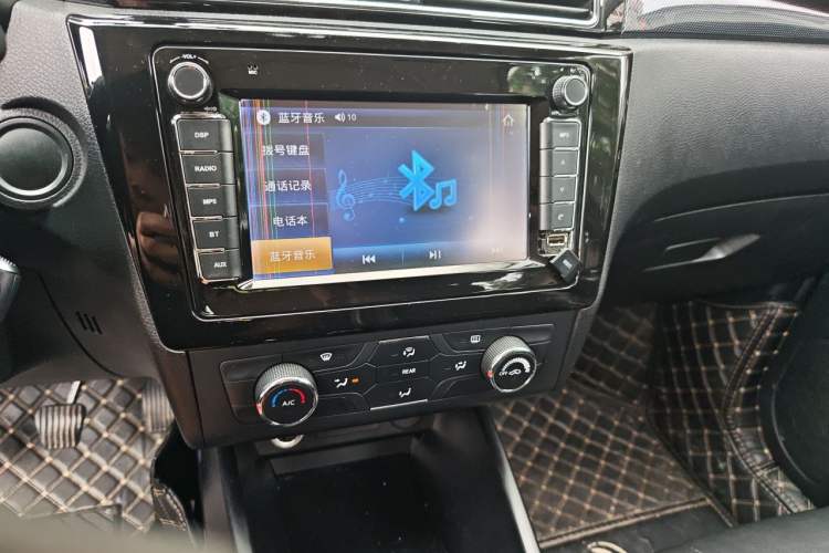 Used Dongfeng Fengon 580 2016 1.8L Manual Comfort Model Audio And AC Panel