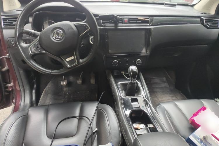 Used Dongfeng Fengon 580 2016 1.5T Manual Luxury Edition Center Console