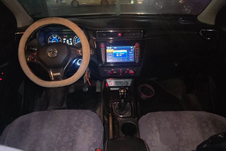 Used Dongfeng Fengon 580 2016 1.8L Manual Comfort Model Center Console