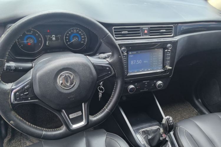 Used Dongfeng Fengon 580 2016 1.8L Manual Comfort Model Center Console