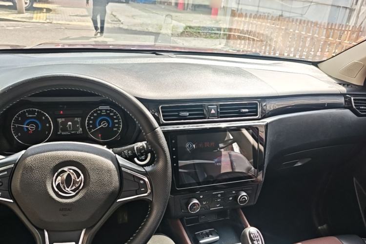 Used Dongfeng Fengon 580 2016 1.5T Manual Luxury Edition Center Console