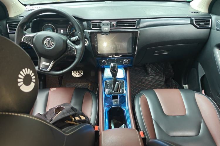 Used Dongfeng Fengon 580 2016 Revised Version 1.5T CVT Luxury Edition Center Console