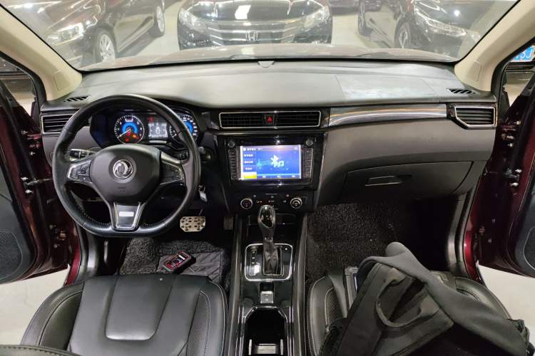 Used Dongfeng Fengon 580 2016 Revised Version 1.5T CVT Comfort Edition Center Console
