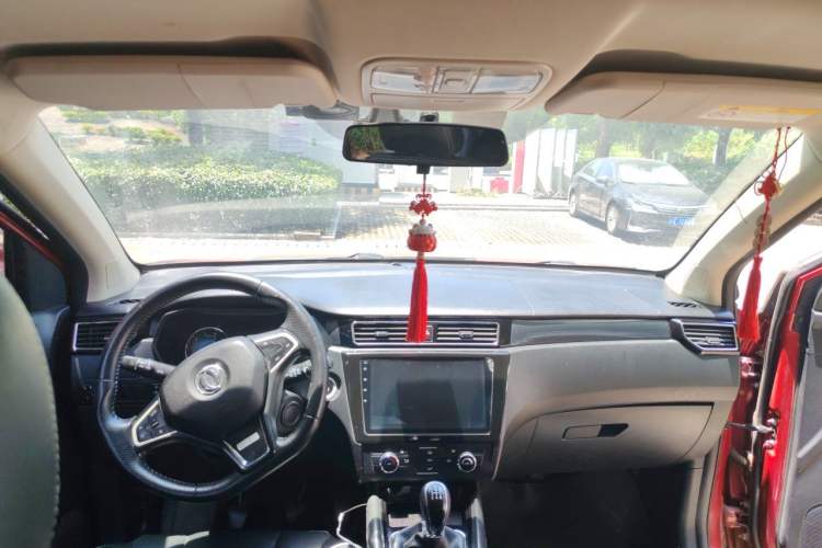 Used Dongfeng Fengon 580 2016 1.8L Manual Comfort Model Center Console