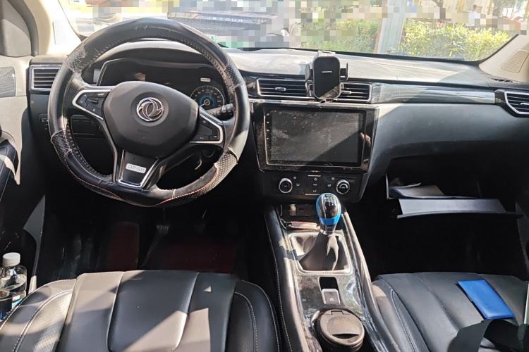 Used Dongfeng Fengon 580 2016 1.5T Manual Luxury Edition Center Console