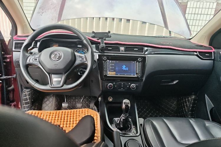 Used Dongfeng Fengon 580 2016 1.8L Manual Comfort Model Center Console