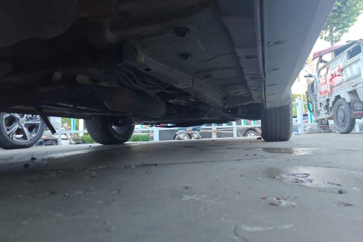 Used Dongfeng Fengon 580 2016 1.5T Manual Luxury Edition Chassis Rear Right