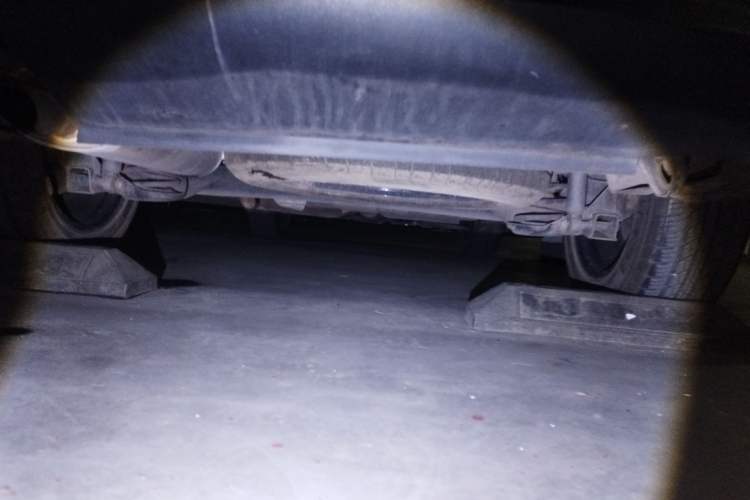 Used Dongfeng Fengon 580 2016 1.5T Manual Luxury Edition Chassis Rear
