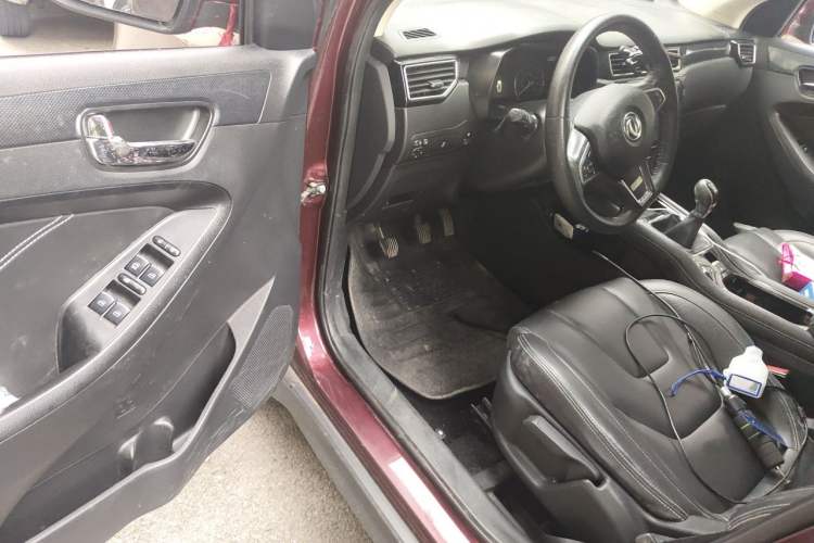 Used Dongfeng Fengon 580 2016 1.5T Manual Luxury Edition Driver Seat